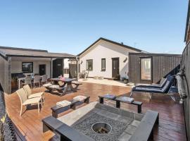 Stunning Home In Thyborøn With Wifi，位于曲博伦的酒店