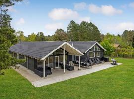 维格七卧室度假屋 - 带壁炉，位于比戈的酒店