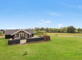 Amazing Home In Skjern With Kitchen，位于斯凯恩的酒店