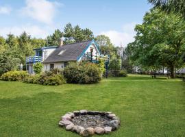 Amazing Home In Rønne With Kitchen，位于伦讷的酒店