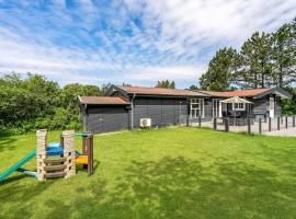 Beautiful Home In Farsø With Kitchen，位于Myrhøj的酒店
