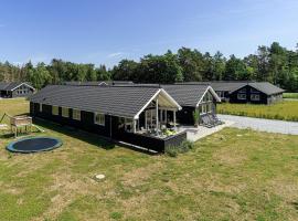 Seven-Bedroom Holiday Home In Frederiksvark，位于弗雷德里克斯伐克的酒店