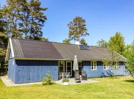 Stunning Home In Aakirkeby With 3 Bedrooms And Wifi