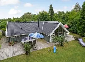 Cozy Home In Tisvildeleje With Sauna
