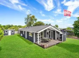 Lovely Home In Slagelse With Kitchen