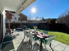 Large holiday apartment with sauna, terrace, garden and open fireplace，位于伦格里斯的酒店