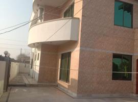 Impeccable 4-Bed Villa in Mirpur azad khasmir，位于Pothi的乡村别墅