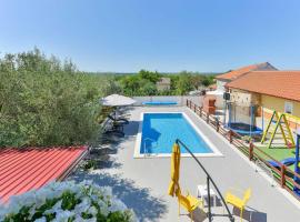 Holiday house Vesna with pool，位于Suhovare的酒店