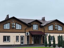 Ні пуху, ні пера!，位于Reshetylivka的带泳池的酒店