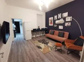 6 bedroom 6 Ensuite 1 min to M6 Jct 9 15 min to Bham