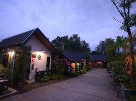 Hugs Home & Cafe Trang，位于董里的酒店