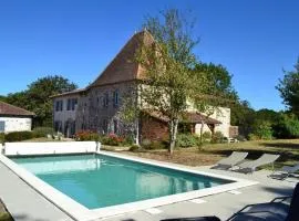 Gîte spacieux avec piscine privative, grand jardin et équipements bébé en Charente Limousine - FR-1-653-67