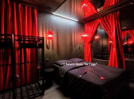 Love Hôtel avec nuit insolite au Dandy et Jacuzzi privatisé，位于巴黎的情趣酒店