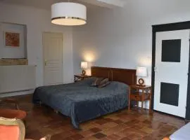 Chambres d'hôtes Ptits Déj inclus - Salle d'eau tout à vous - Parking Privé Gratuit - Centre ville Bergerac 5km - Domaine de Bellevue Cottage en Périgord