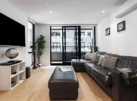 Stylish Apt w/ Stunning Rooftop Views & Hot Tub