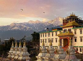 Chokling ArtHouse - The Treasure of Himalayas，位于比尔瓦的豪华型酒店