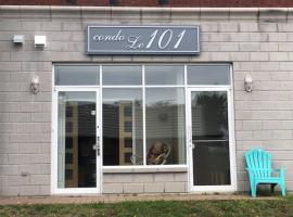 Condo 101 centre-ville de Rimouski près du fleuve，位于里穆斯基的酒店