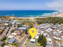 Five Pines Beach House at Birubi 20 Robinson St pet friendly aircon and WiFi，位于安娜湾的酒店