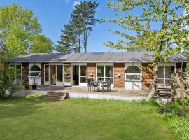 4 Bedroom Beautiful Home In Rørvig，位于勒维的酒店