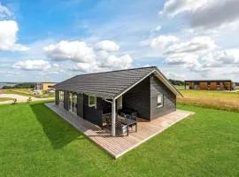 Beautiful Home In Løgstrup With Kitchen