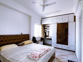 RVR Abode -Private Rooms，位于班加罗尔的民宿