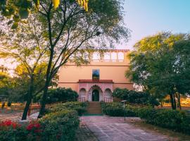 Chandsen Eco Dera Wellness Retreat & Spa，位于Mālpura的酒店