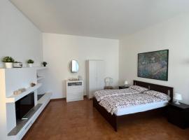 accogliente camera con bagno privato，位于帕拉比亚戈的住宿加早餐旅馆