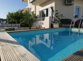 Vivenda Geminada com piscina a 10 minutos a pé da praia