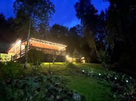 ACTIVFARM DOMKI NA KASZUBACH Domek Dorotka，位于Gliśno的酒店
