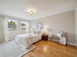Private Room - Sweet Suites Whitby，位于惠特比的酒店