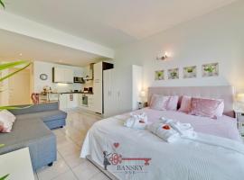 'Cuore di Rose' Parking - Welcome Set, Netflix, for 4 Persons -By EasyLife Swiss