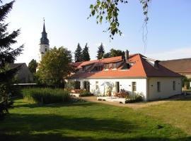 Apartmenthotel "Gärtnerhaus Schloss Reinharz"，位于巴特施米德贝格兰哈兹城堡附近的酒店