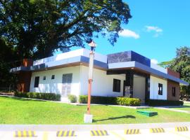 Aurora Villas and Cabin Resort，位于克拉克的酒店