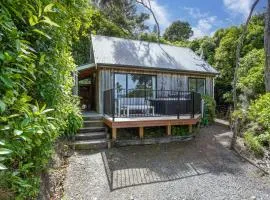 Bushside Cottage - Akaroa Holiday Home