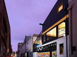 JAM House Award winning warehouse conversion，位于Wickham的酒店