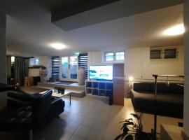 Sleeping capsule in a shared room，位于欧登塞的青旅