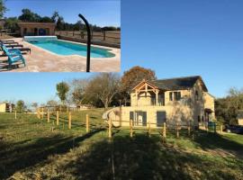 Country house with swimming pool Le Moulinas，位于Saint-Salvadou的酒店