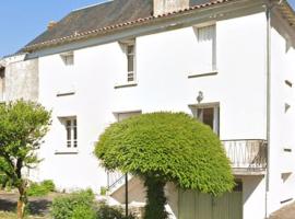 Spacious 3-Bed House in Chateau Garnier，位于Château-Garnier的酒店