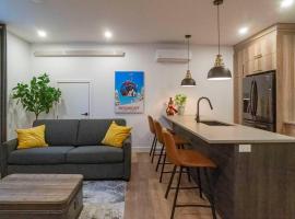 883 suite 102 Bromont Vieux Village 2cac , foyer，位于布罗蒙的滑雪度假村