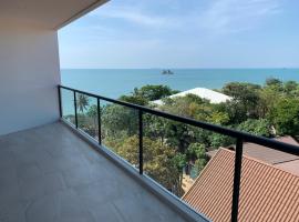 Beachfront Escape Seaview Suites 5th & Top Floor- Mae Phim，位于梅尔皮姆的酒店