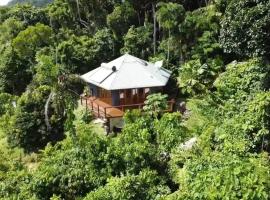 Treeverb Beach House - Daintree，位于Cow Bay的酒店