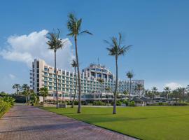 JA The Resort - JA Beach Hotel，位于迪拜棕榈群岛附近的酒店