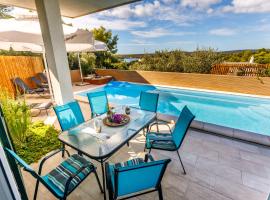 NONO JURE-Private Pool , Sauna & Jacuzzi，位于米欧纳的酒店