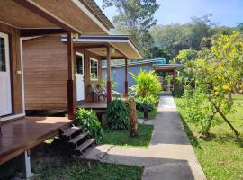 Our Village Farmstay Kohmook，位于班柯木的酒店