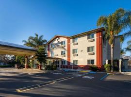 Comfort Inn Gilroy，位于吉尔罗伊的带泳池的酒店