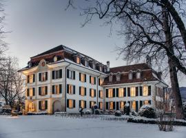 哈尼根城堡酒店，位于科诺尔芬根的带热水浴缸的酒店