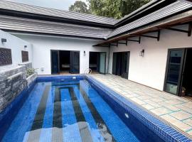 Charis Janda Baik Semi D Villa 6: 3 Bedroom + Pool，位于彭亨的酒店