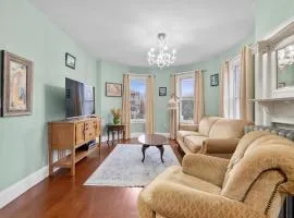 Bright & Spacious 2Br apartment, mins from Downtown Boston, parking