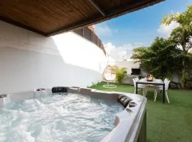 O&O Group - Huge Villa With Jacuzzi By The Beach