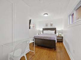 Bloomfield/Shadyside @F Quiet and Stylish Private Bedroom with Shared Bathroom，位于匹兹堡的民宿
